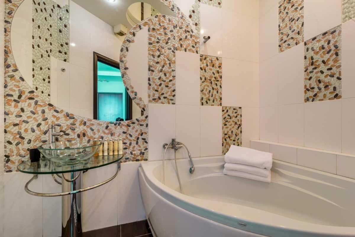Cozy Apartment In Most City Center Dnipro Eksteriør bilde